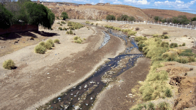 Crecen las denuncias de contaminación, ahora en el río que divide La Quiaca de Villazón
