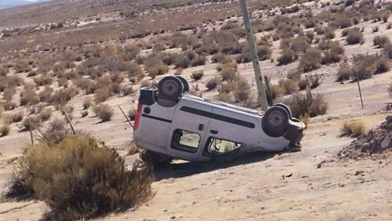 Las malas condiciones de la Ruta 9, habrían provocado el vuelco de una camioneta