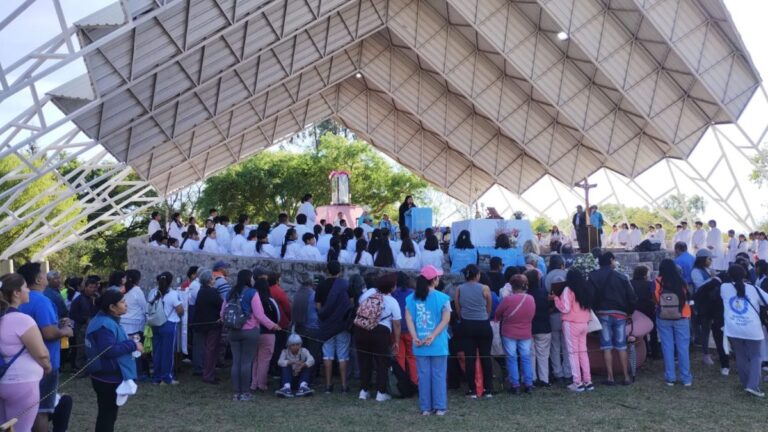 Peregrinación a Río Blanco piden por salud y trabajo