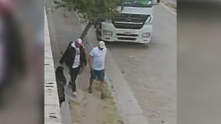 Dictaba clases y delincuentes le robaron la motocicleta de la puerta del colegio