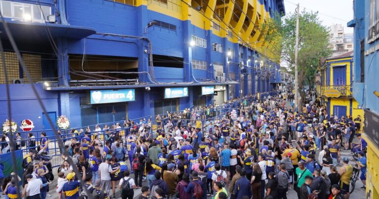 Conmovedor adiós a Russo: así fue la histórica despedida que unió a todo el mundo del fútbol