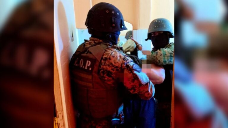 Bajo los efectos de estupefacientes, se atrincheró en una casa armado con un cuchillo