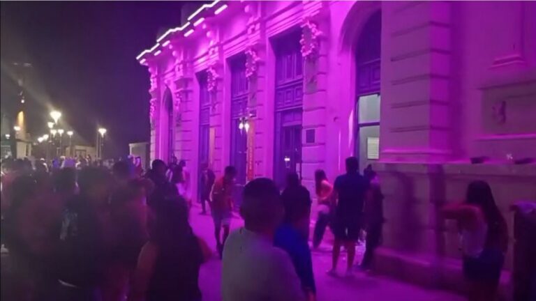 Serios incidentes y destrozos en la vieja estación tras la cancelación de show