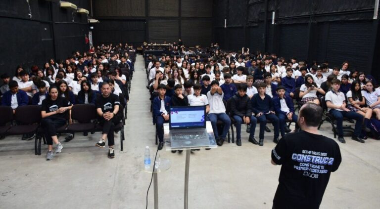 Sáenz Peña: «Hogar de Bethania» realizó Betha Talks 2025, bajo el lema «Construyendo tu primer videojuego»