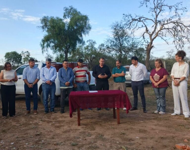 El Sauzalito: los meleros recibieron un vehículo para la comercialización de la miel orgánica