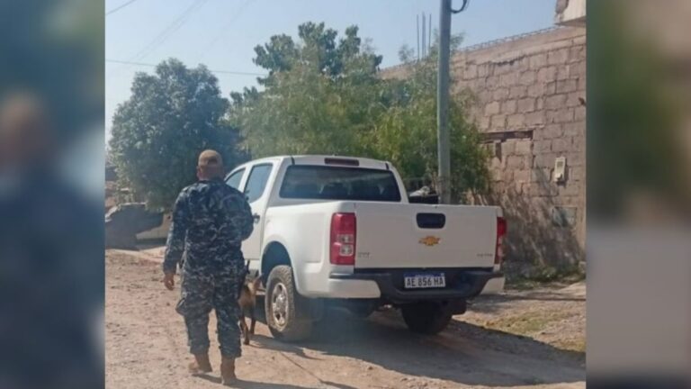 Un perro de la policía localizó a una menor desaparecida: estaba oculta en la casa de su novio