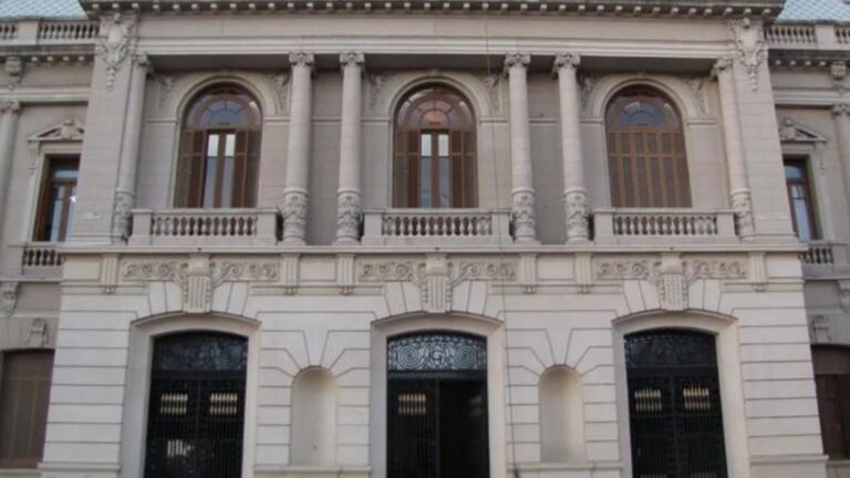 El gobierno provincial anunció una «rejerarquización» para empleados estatales