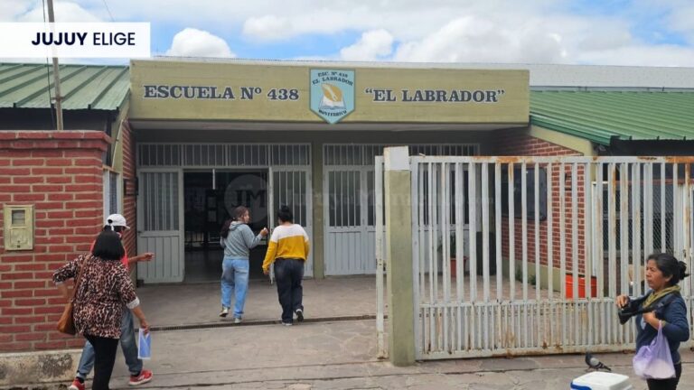 Una concejal que no pudo asumir en Monterrico, fue multada por fotografiar su voto