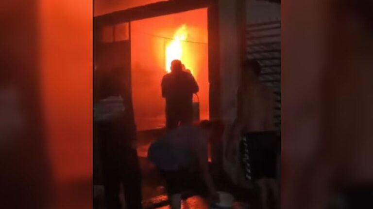 Pérdidas casi totales por el incendio de una vivienda en ciudad Perico