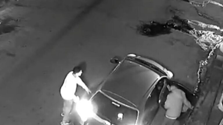 Libertador: a punta de pistola asaltaron al chofer de un taxi compartido y una pasajera