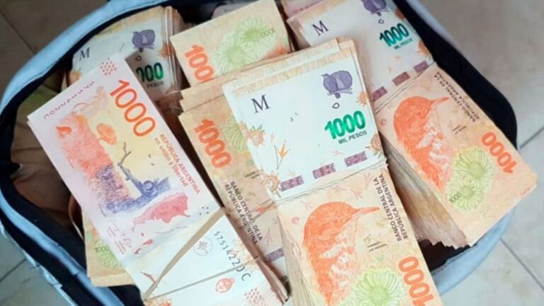 Le robaron 3.6 millones de pesos a dos repartidores de bebidas en Perico