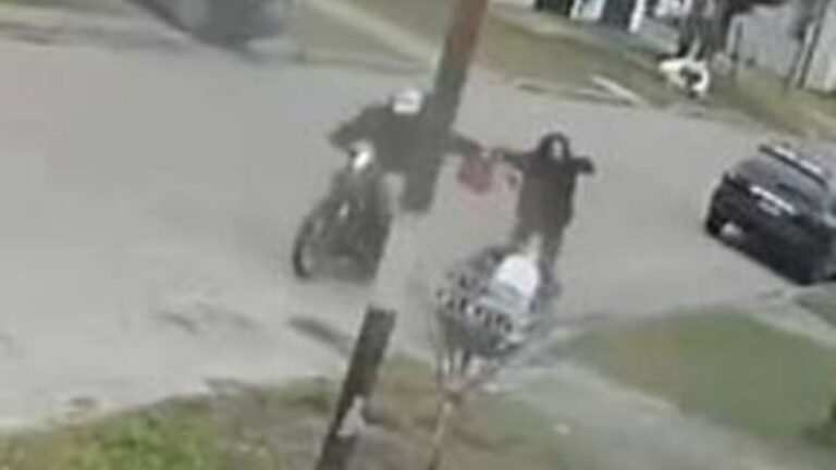 Motochorros arrastraron a una mujer para robarle sus pertenencias en Palpalá