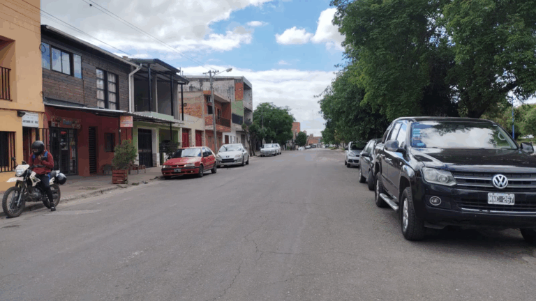 Palpalá: una calle de un solo sentido es usada como doble mano y genera preocupación