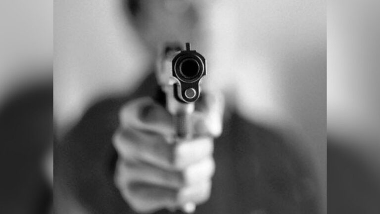 La amenazaron a punta de pistola por una deuda que mantiene desde hace 5 meses