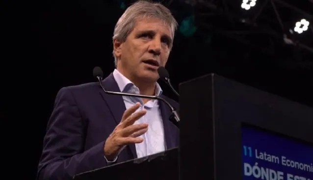 Caputo se reunió con inversores y aseguró que comprará más reservas