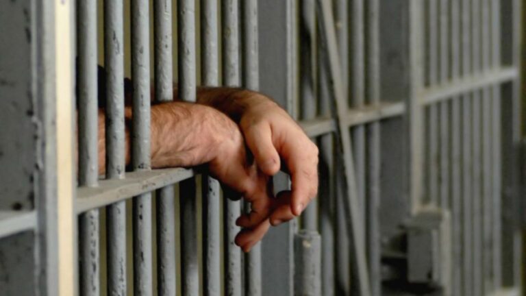 Condenado a 11 años de cárcel por abusar sexualmente de dos menores de edad