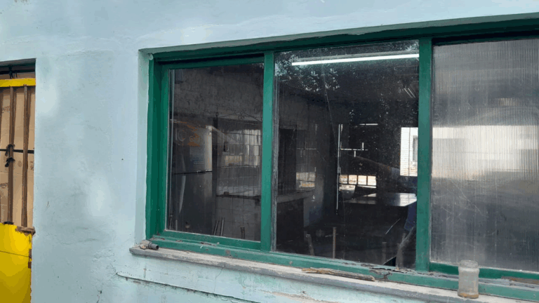 Otra escuela jujeña con problemas edilicios y padres que reclaman por mejoras