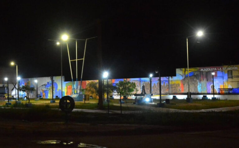 El Municipio de Juan José Castelli repuso luminarias vandalizadas en espacios públicos