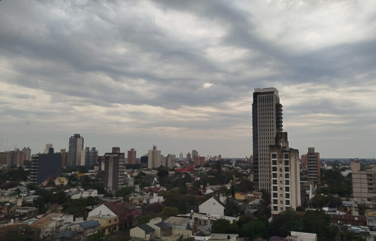 Pronóstico extendido: persistirá el tiempo húmedo e inestable con temperaturas cercanas a los 30 grados