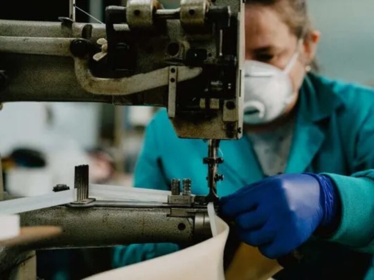 Industria textil castigada: se hundió un 20% anual en septiembre y operó con solo el 42% de su capacidad instalada