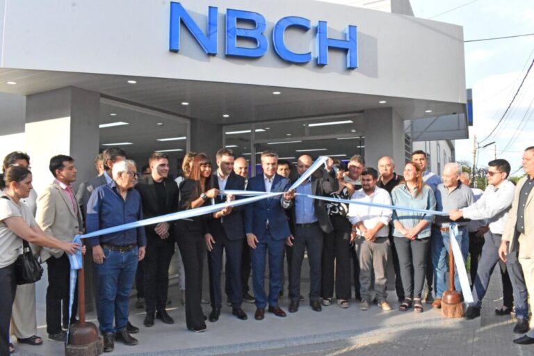 Zdero acompañó la inauguración de la nueva sucursal del Nuevo Banco del Chaco