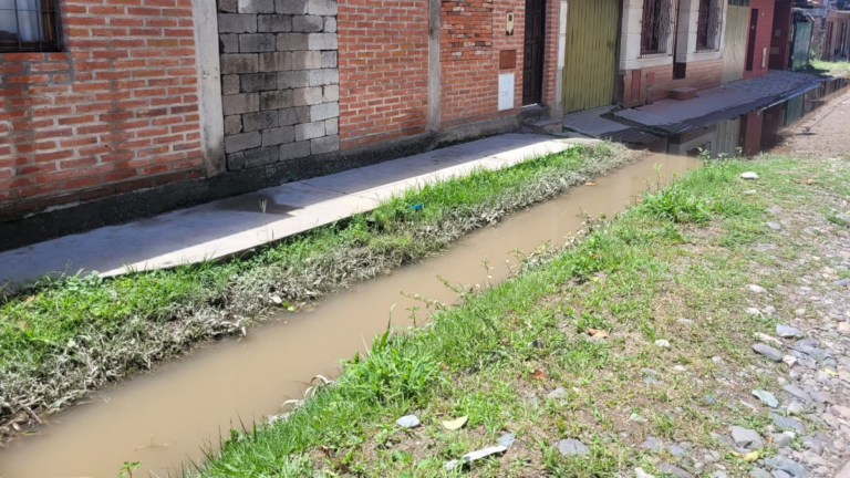 Continúa el miedo en los vecinos de barrio Belgrano: las lluvias amenazan sus casas
