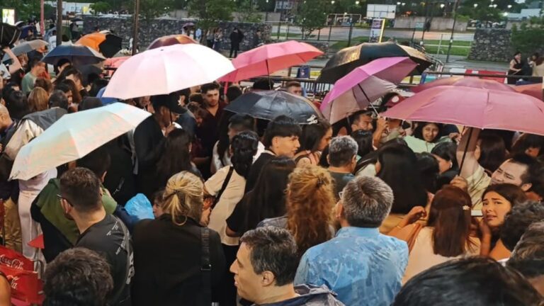 Diluvio en San Salvador: la tormenta afectó la pasarela de los egresados