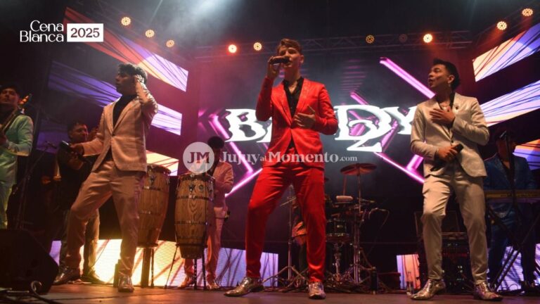 A puro ritmo: El grupo Bandy2 hizo bailar a los estudiantes