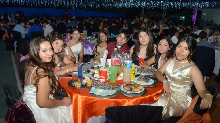 Cómo llega San Pedro a tener la Cena Blanca gratuita?