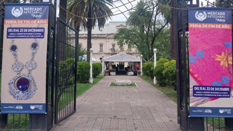 Abrió la «Feria de Fin de Año del Mercado Artesanal» en la Plaza España