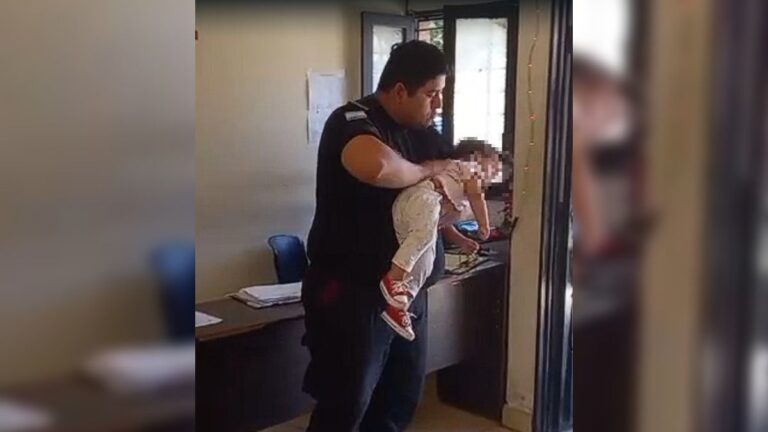 Efectivo policial le salvó la vida a una bebé de 15 meses que se broncoaspiraba