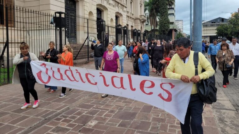 Judiciales denuncian que fueron excluidos del bono de fin de año