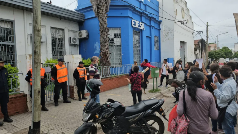 En San Pedro, los vecinos vuelven a las calles indignados con los tarifazos
