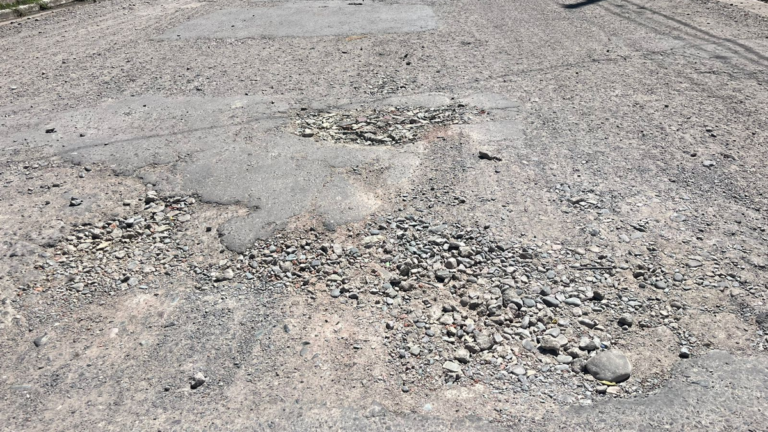 Palpalá: calles llenas de pozos y cordón cuneta en pésimo estado
