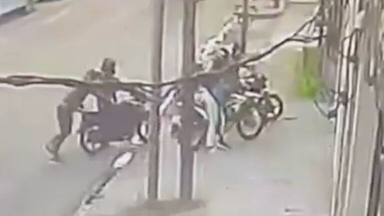 El Carmen: seis motociclistas asaltaron y golpearon a un joven tras una persecución