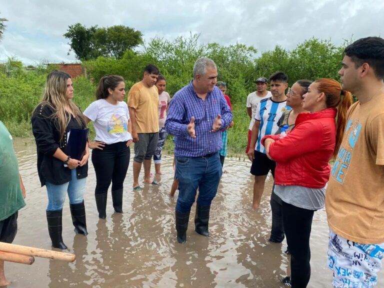 Desarrollo Humano asiste a familias de Barranqueras afectadas por las lluvias