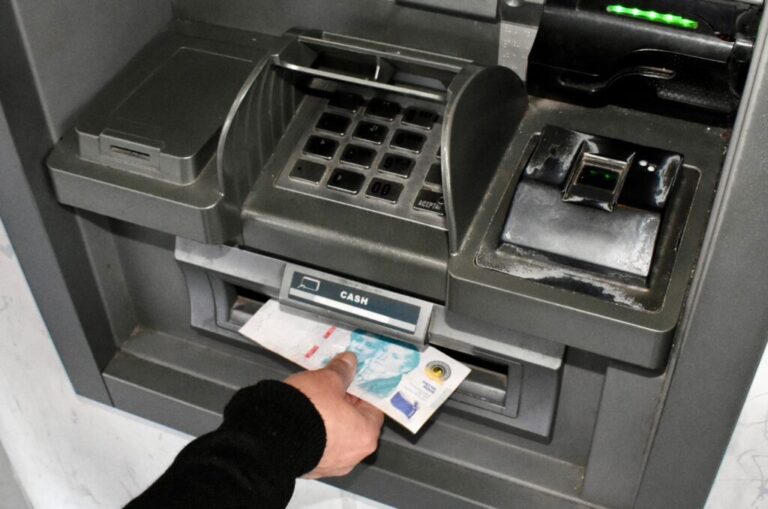 Lunes 5 y martes 6 de enero cobran los trabajadores estatales en la provincia