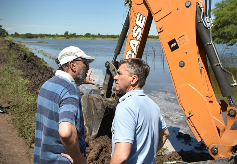 El Ejecutivo provincial refuerza la limpieza de canales y zanjeos en el Área Metropolitana
