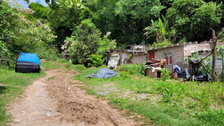 Consecuencias del temporal: las calles de Cerro Las Rosas quedaron inundadas