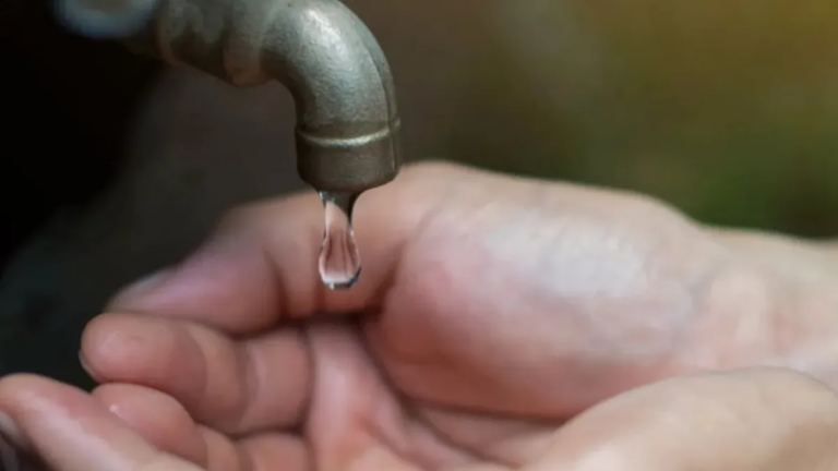 Baja presión y cortes de agua afectan a varios barrios capitalinos