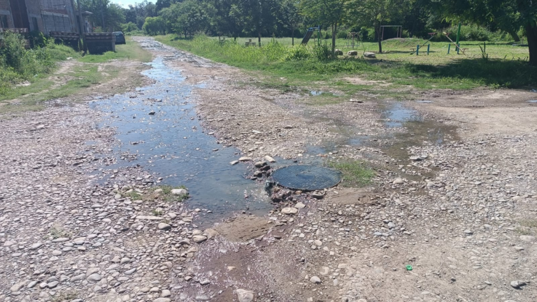 Pérdidas de líquidos cloacales y olores inaguantables en Santo Domingo