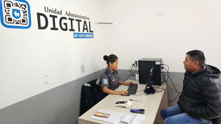 Empleados estatales molestos con los aumentos en los trámites policiales