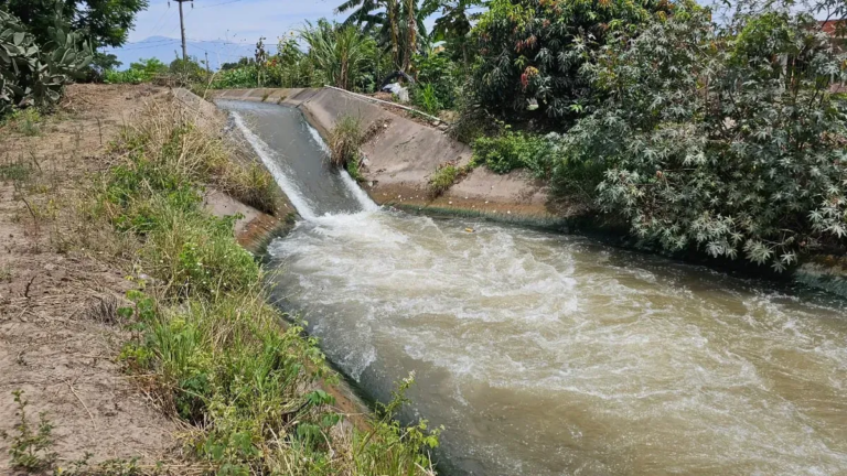 Encontraron un cadáver en el «canal de la muerte» de Perico
