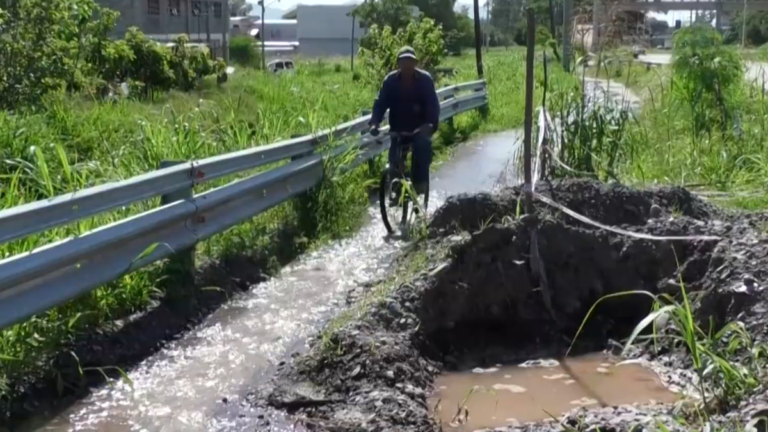 Importante pérdida de agua en la ciclovía de acceso a Palpalá