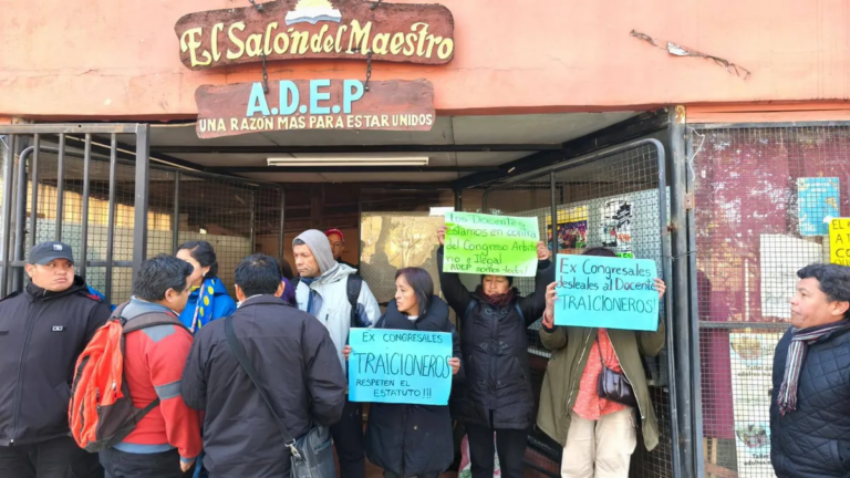 Más de un año de acefalía en ADEP: «Hay manoseo y burla hacia el docente»
