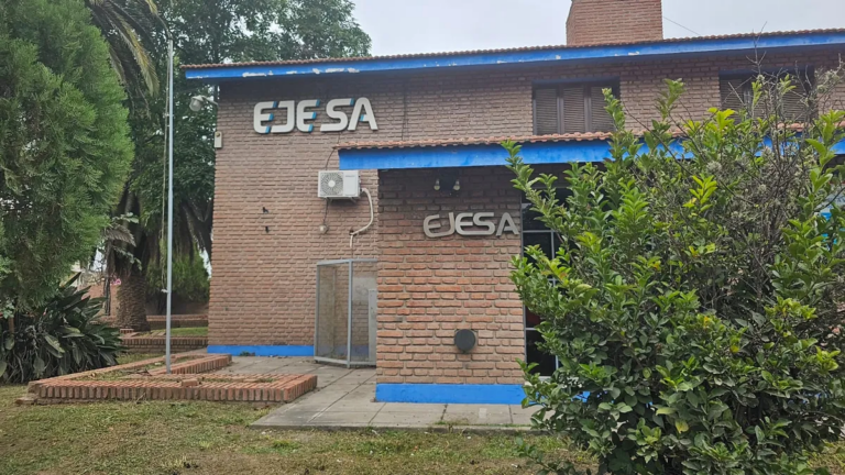 Perico padece los constantes cortes de luz