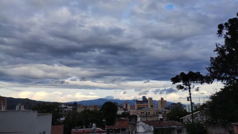 Lunes con 26º de máxima y probabilidad de lluvias durante la tarde en la capital jujeña