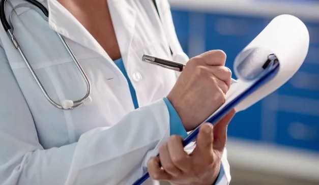 El Gobierno dio de baja 24 prepagas: los motivos detrás de la medida