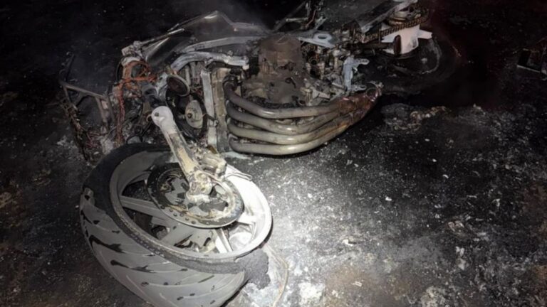 Encontraron una motocicleta incendiada en Palpalá e investigan el caso
