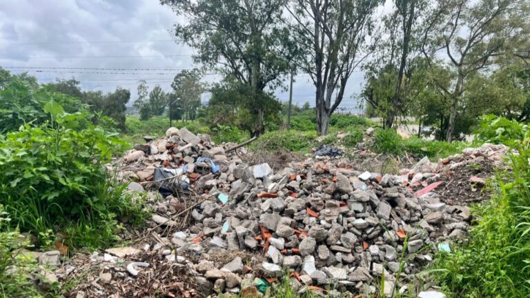 Vecinos del barrio Ciudadela indignados por convivir con líquidos cloacales